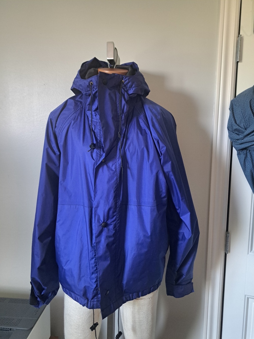 VTG 1990's EMS Eastern Mountain Sports Gore -Tex Hooded Rain jacket Blue hiking